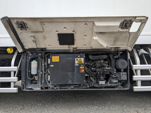 UDトラックス（日産） クオン 大型 冷凍冷蔵バン QPG-CG5ZA(93541) 32枚目