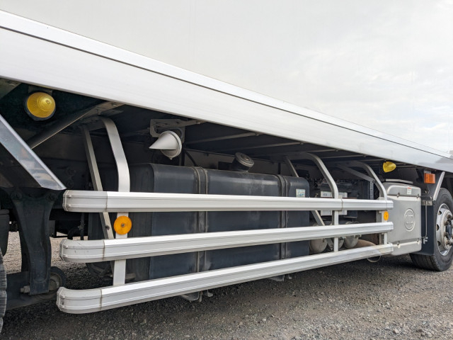 UDトラックス（日産） クオン 大型 冷凍冷蔵バン QPG-CG5ZA(93541) 38枚目