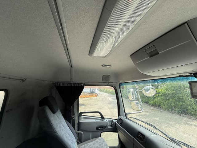 UDトラックス（日産） クオン 大型 冷凍冷蔵バン QKG-CD5ZA(93596) 26枚目