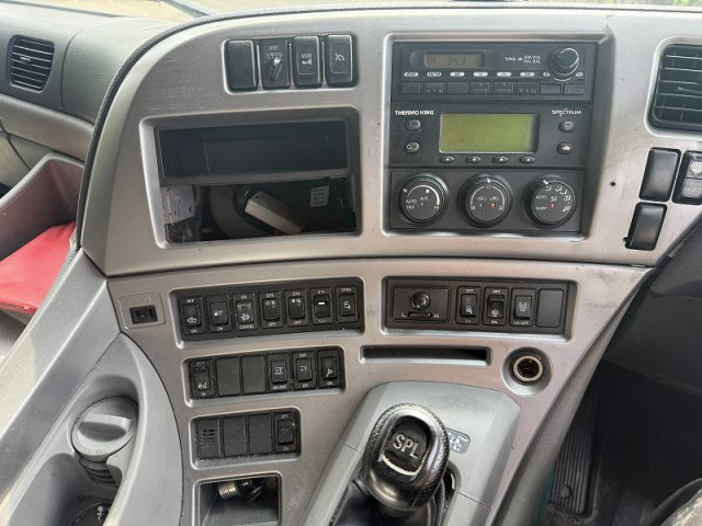 UDトラックス（日産） クオン 大型 冷凍冷蔵バン QKG-CD5ZA(93596) 33枚目