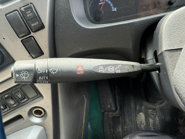 UDトラックス（日産） クオン 大型 冷凍冷蔵バン QKG-CD5ZA(93596) 36枚目