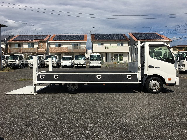 日野 デュトロ 小型 平ボディ SKG-XZU710M(93599) 12枚目