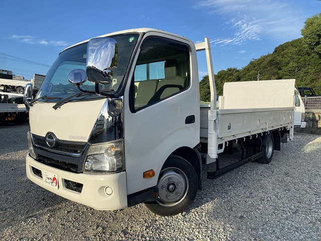 日野 デュトロ 小型 平ボディ SKG-XZU710M(93601) 1枚目