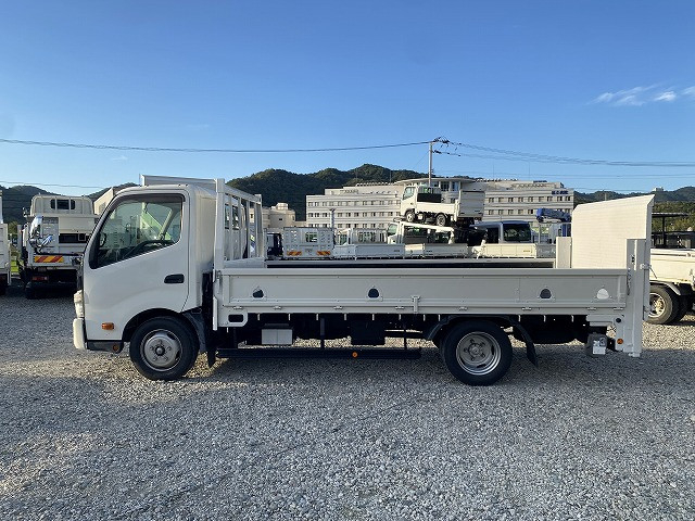 日野 デュトロ 小型 平ボディ SKG-XZU710M(93601) 4枚目