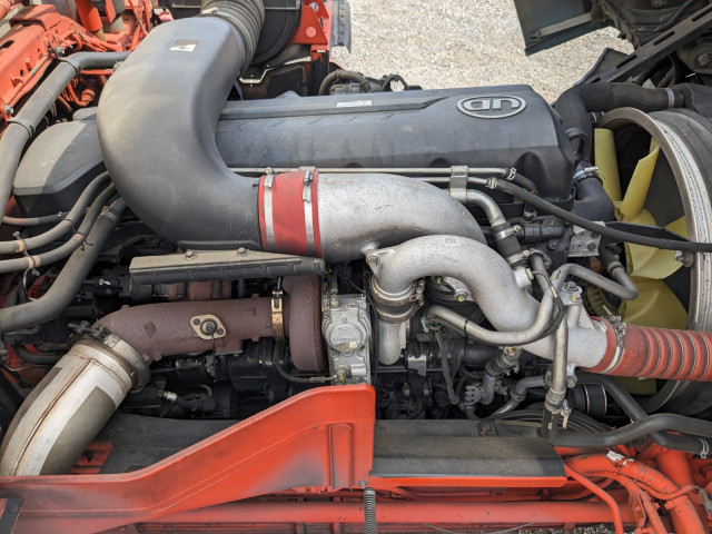 UDトラックス（日産） クオン 大型 冷蔵冷凍バン QKG-CG5ZA(109094) 48枚目