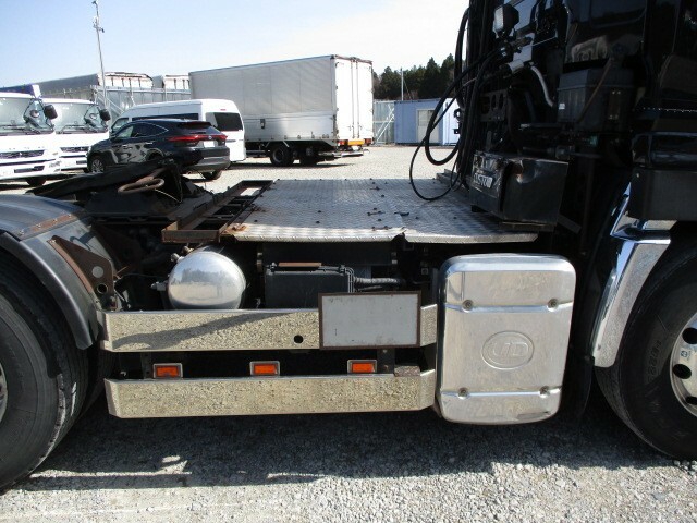 UDトラックス（日産） クオン 大型 トラクタ QPG-GK5XAB(9302) 9枚目