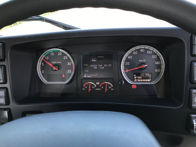 いすゞ フォワード 中型 クレーン付き 2PG-FRR90S2(94395) 7枚目