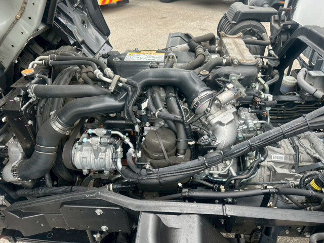 UDトラックス（日産） コンドル 中型 アルミウィング 2PG-BRR90T2(94405) 38枚目