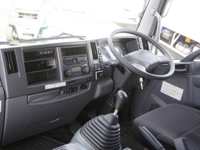 UDトラックス（日産） コンドル 中型 アルミウィング 2PG-BRR90T2(94431) 29枚目