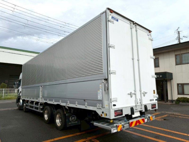 UDトラックス（日産） クオン 大型 アルミウィング 2PG-CG5CA(94448) 4枚目