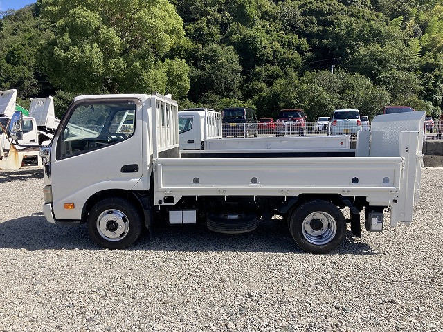 日野 デュトロ 小型 平ボディ SKG-XZU600M(94528) 4枚目