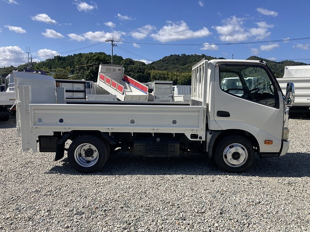 日野 デュトロ 小型 平ボディ SKG-XZU600M(94528) 5枚目