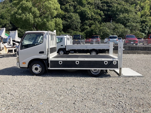 日野 デュトロ 小型 平ボディ SKG-XZU600M(94528) 11枚目