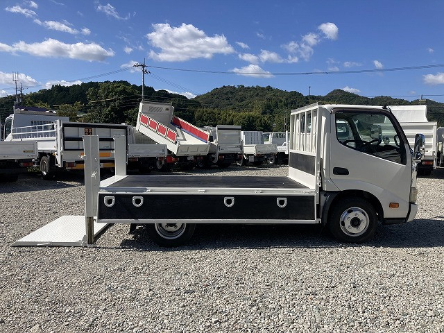 日野 デュトロ 小型 平ボディ SKG-XZU600M(94528) 12枚目