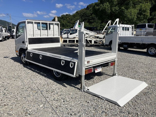 日野 デュトロ 小型 平ボディ SKG-XZU600M(94528) 13枚目