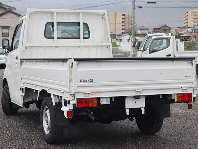 トヨタ ライトエース 小型 平ボディ DBF-S402U(94571) 3枚目
