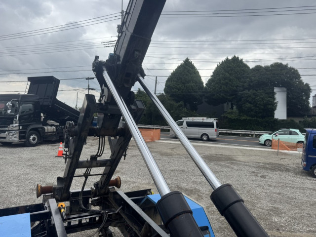UDトラックス（日産） コンドル 中型 コンテナ専用車 TKG-MK38L(94592) 12枚目