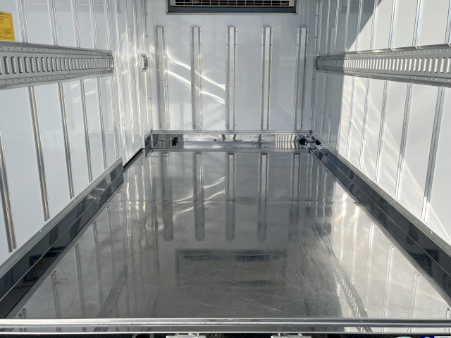 いすゞ エルフ 小型 冷凍冷蔵バン 2RG-NJR88AM(94833) 8枚目