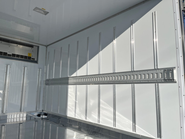 いすゞ エルフ 小型 冷凍冷蔵バン 2RG-NJR88AM(94833) 10枚目