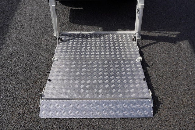 トヨタ ハイエース 小型 ライトバン CBF-TRH200V(94841) 19枚目