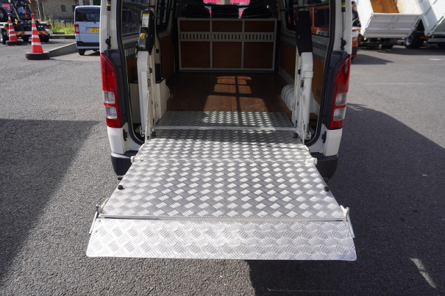 トヨタ ハイエース 小型 ライトバン CBF-TRH200V(94841) 22枚目