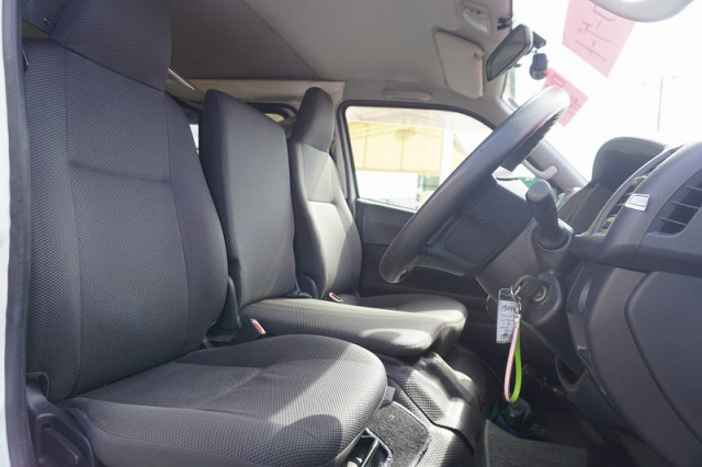 トヨタ ハイエース 小型 ライトバン CBF-TRH200V(94841) 37枚目