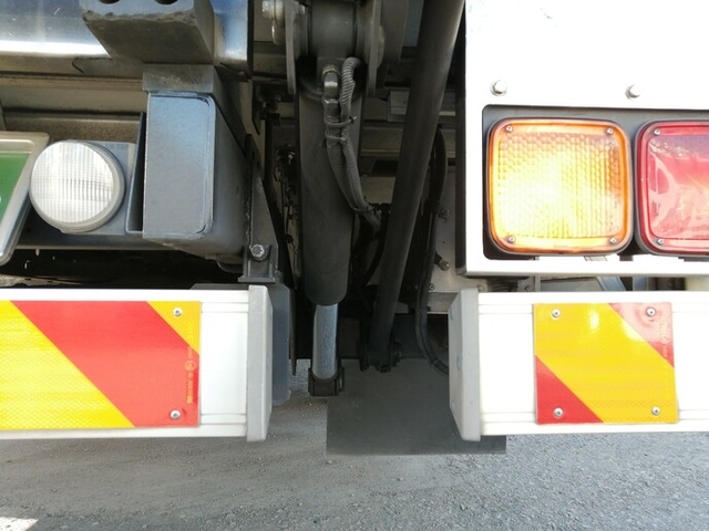 UDトラックス（日産） コンドル 中型 冷蔵冷凍バン SKG-MK38L(5583) 25枚目