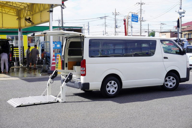 トヨタ ハイエース 小型 ライトバン CBF-TRH200V(94845) 9枚目