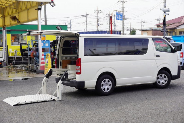 トヨタ ハイエース 小型 ライトバン CBF-TRH200V(94846) 9枚目