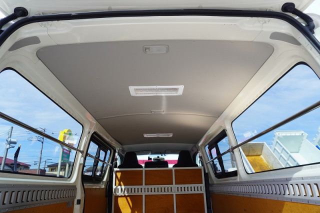 トヨタ ハイエース 小型 ライトバン CBF-TRH200V(94845) 17枚目