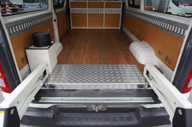 トヨタ ハイエース 小型 ライトバン CBF-TRH200V(94846) 16枚目