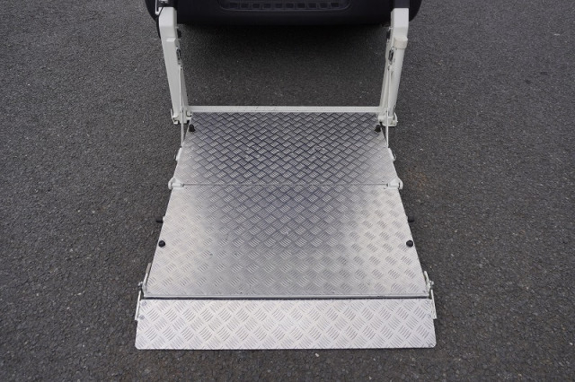 トヨタ ハイエース 小型 ライトバン CBF-TRH200V(94846) 19枚目