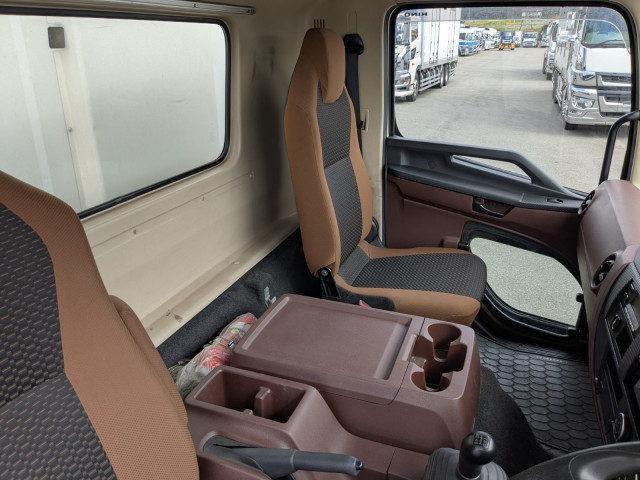 日野 レンジャー 中型 冷凍冷蔵バン 2KG-FC2ABG(94851) 33枚目