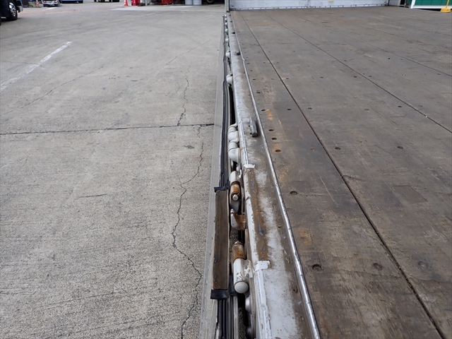 いすゞ ギガ 大型 アルミウィング QKG-CYJ77B(94911) 34枚目