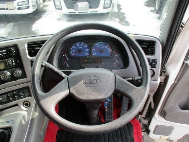 UDトラックス（日産） クオン 大型 冷蔵冷凍バン QKG-CD5ZA(9276) 29枚目