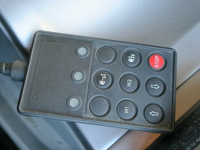 UDトラックス（日産） クオン 大型 ウィング QKG-CD5ZA(37345) 18枚目