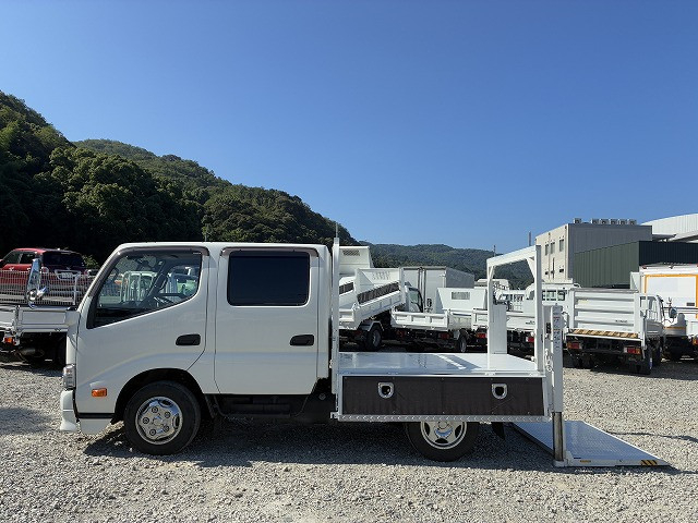 トヨタ ダイナ 小型 Wキャブ 2RG-XZU605(110239) 11枚目