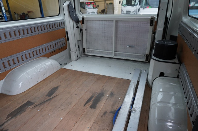 トヨタ ハイエース 小型 ライトバン CBF-TRH200K(95157) 24枚目