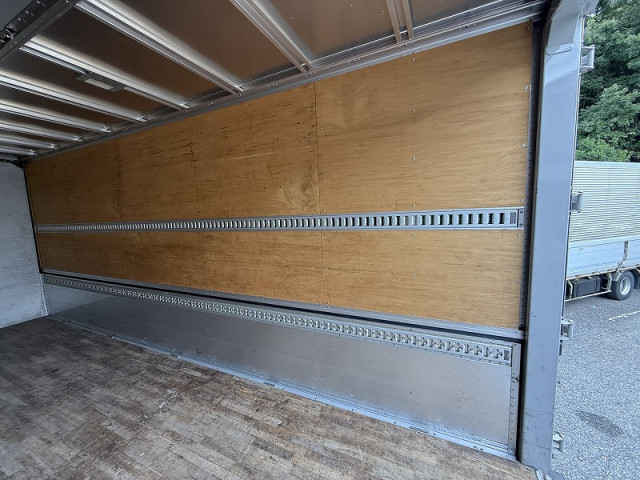 いすゞ フォワード 中型 アルミウィング 2RG-FRR90T2(95176) 17枚目