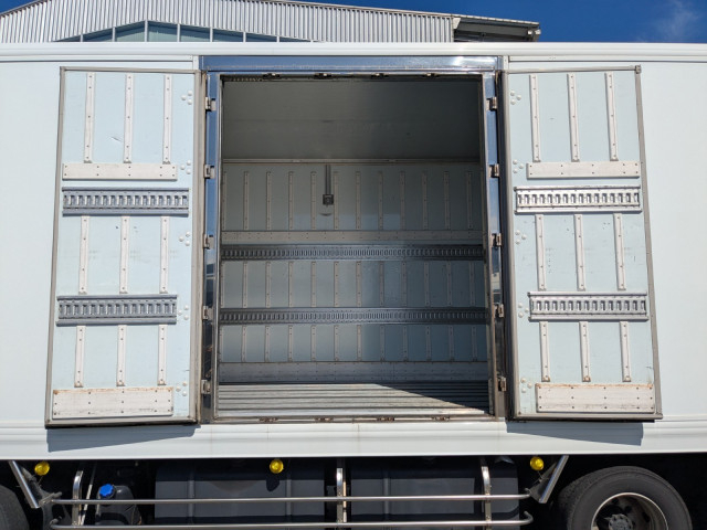 日野 プロフィア 大型 冷凍冷蔵バン 2DG-FW1AHG(95184) 16枚目