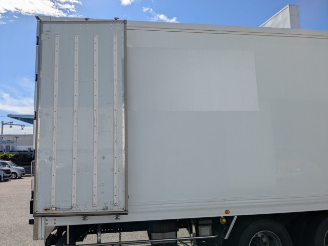 日野 プロフィア 大型 冷凍冷蔵バン 2DG-FW1AHG(95184) 17枚目