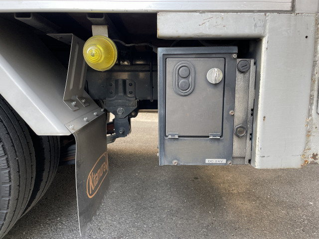 トヨタ ダイナ 小型 アルミバン TPG-XZU605(95187) 10枚目