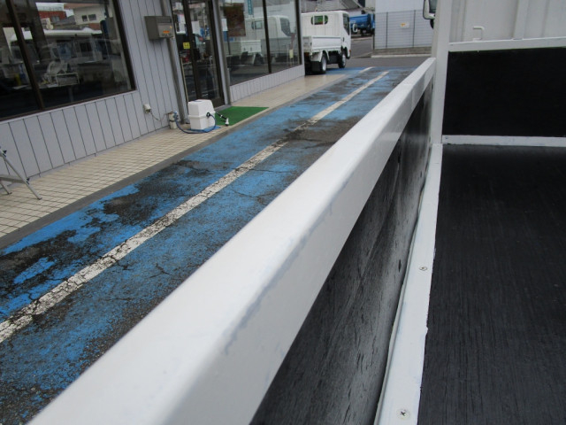 いすゞ エルフ 小型 平ボディ TRG-NJR85A(95195) 23枚目