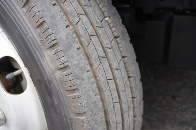 いすゞ エルフ 小型 平ボディ TRG-NJR85A(95196) 9枚目