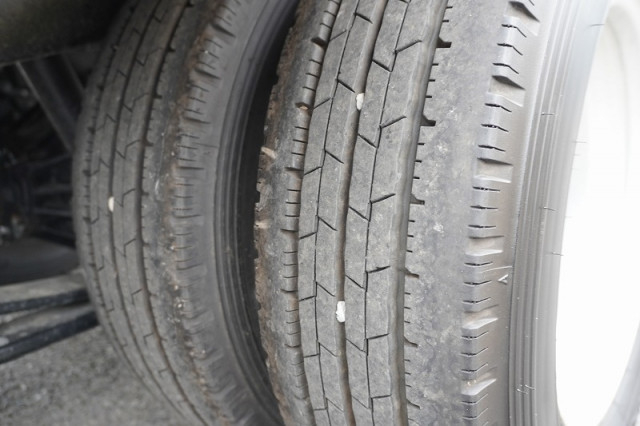 いすゞ エルフ 小型 平ボディ TRG-NJR85A(95196) 10枚目