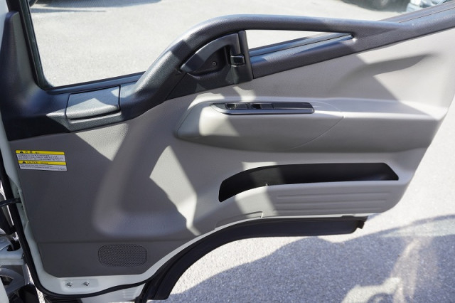 三菱ふそう キャンター 小型 アルミバン TPG-FBA20(95198) 35枚目