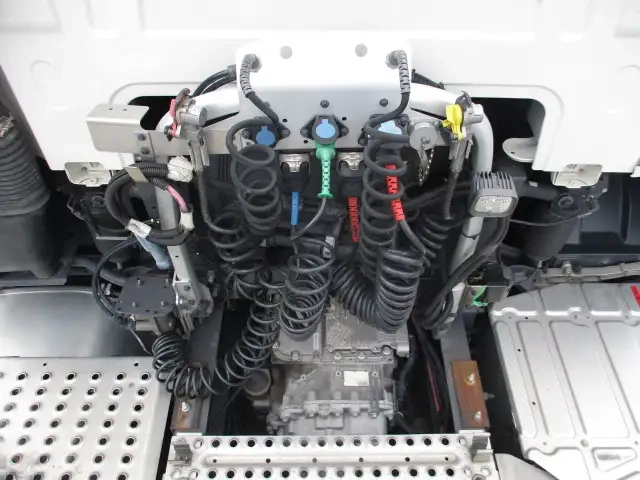 ボルボ 小型 トラクタ（シングル） 2PG-4S2TEA1(95208) 28枚目