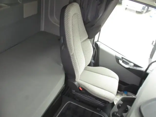 ボルボ 小型 トラクタ（シングル） 2PG-4S2TEA1(95208) 35枚目