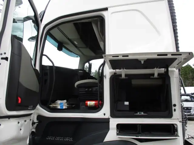 ボルボ 小型 トラクタ（シングル） 2PG-4S2TEA1(95208) 46枚目