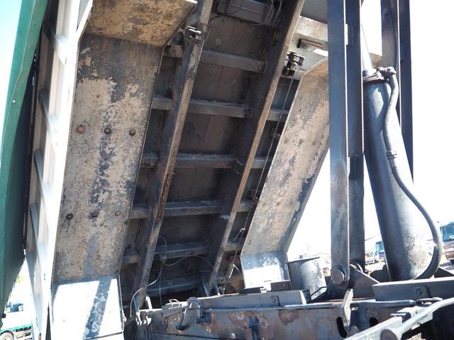 UDトラックス（日産） クオン 大型 土砂ダンプ *********(95261) 25枚目